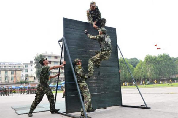 三人協(xié)作攀登架：鍛造團(tuán)隊(duì)默契的專(zhuān)業(yè)訓(xùn)練裝備