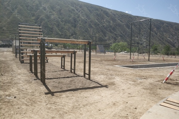 實(shí)戰(zhàn)之基，精工鍛造：打造面向未來戰(zhàn)場(chǎng)的四百米障礙訓(xùn)練場(chǎng)